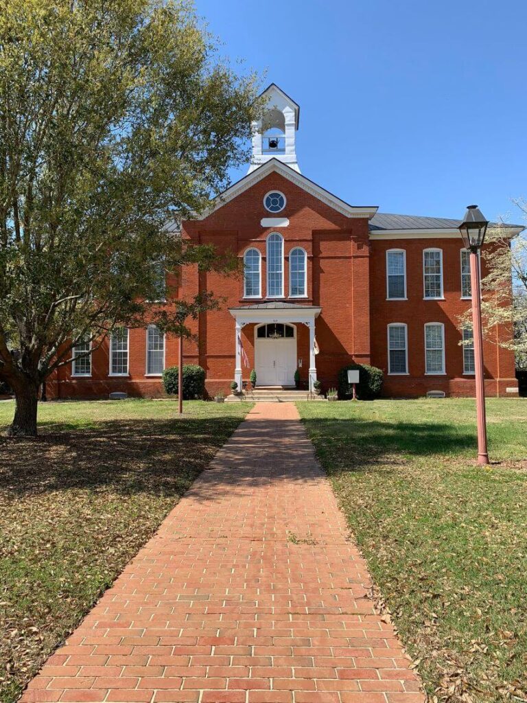 Expansive brick, two story mini estate in New Bern