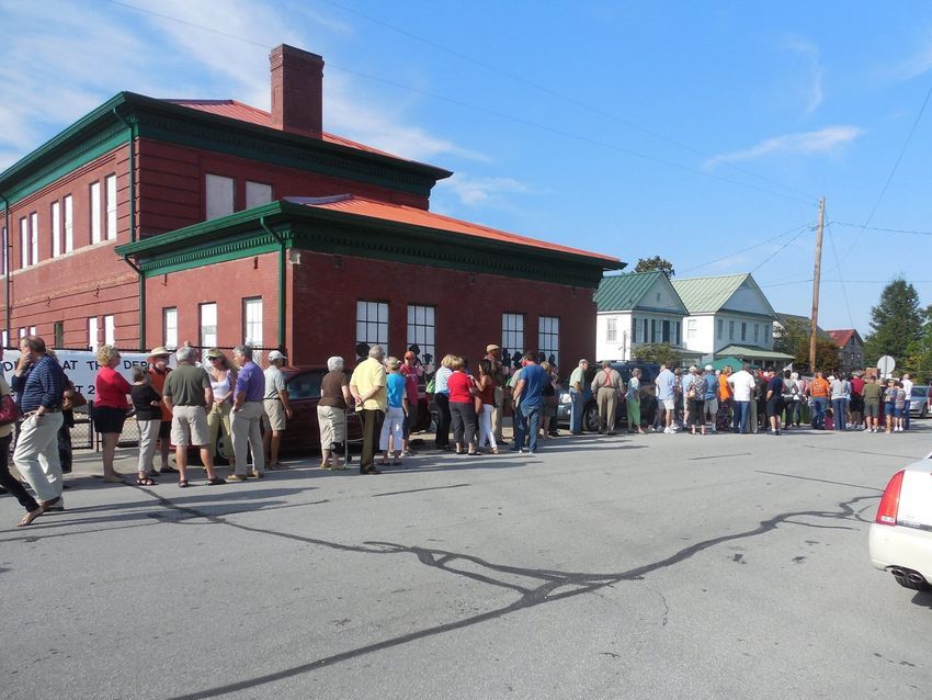 Crowd lining outside Union Station Depot